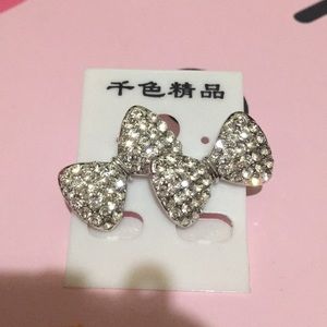 Shining bow style silver earrings